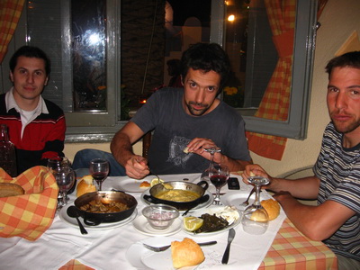 Vacsora Yiannissal és egy barátjával